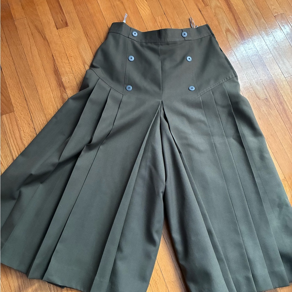Elegant Olive Green Women's Culotte Skirt. Bought in Amsterdam.